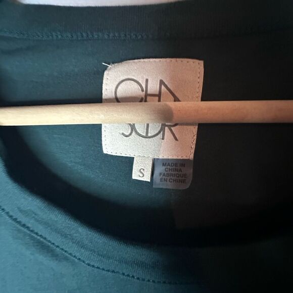 Chaser || NWTs Deconstructed Cold Shoulder Long Sleeve Top Size Small - Picture 2 of 5